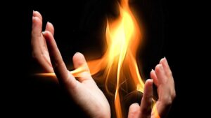 Ascua de Fuego en la Biblia: Significado Profundo y Aplicación en Nuestro Diario Vivir