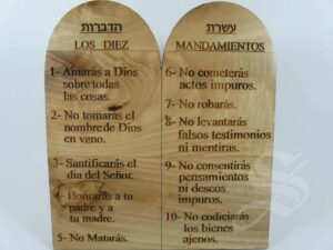 La Ley de Dios en la Biblia: Una Guía Detallada para Comprender los Mandamientos Divinos
