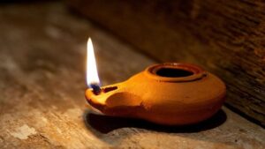 Lámpara Encendida en la Biblia: Descubriendo su Profundo Significado Espiritual