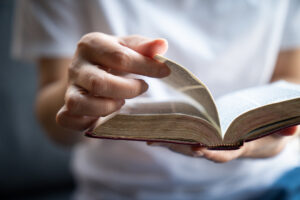 Los Pecados Capitales en la Biblia: Un Análisis Profundo sobre las Tentaciones Mortales Según el Libro Sagrado