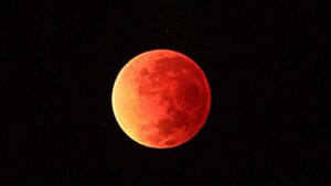 Luna Roja en la Biblia: Profundizando en su Significado y Simbolismo