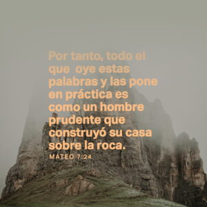Siéntate en la puerta de tu casa Biblia: Descifrando el profundo mensaje Bíblico de estar alerta y sabio en tu hogar